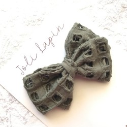 Crossed olive embroidered bow
