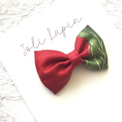 Classic red winter flowers bow