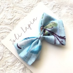 Crossed aqua blue flowers bow