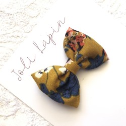 Classic floral mustard bow
