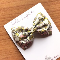 Classic yellow floral bow...